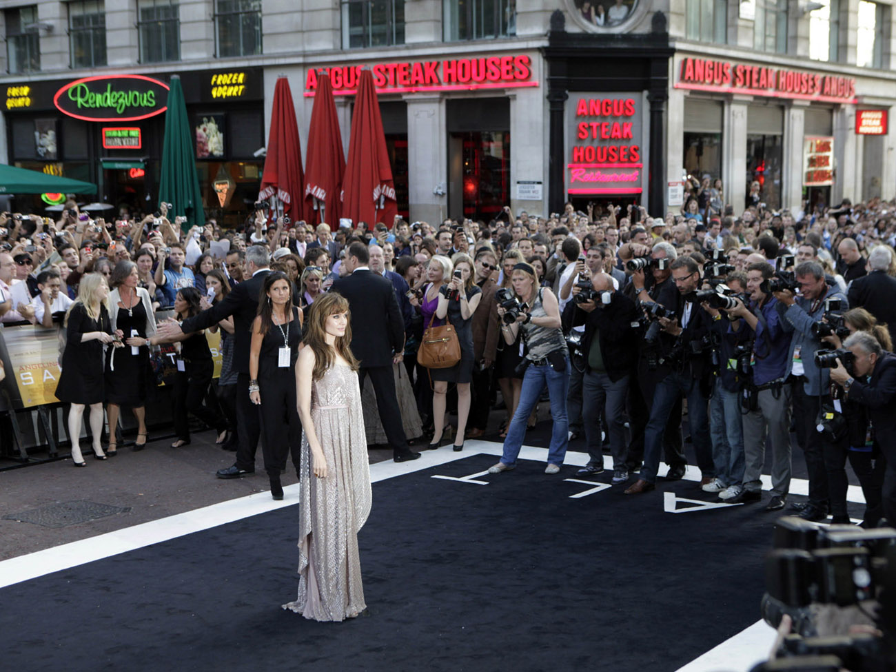 Eventos-2010-08-Agosto-16-PremiereSalt-002.jpg