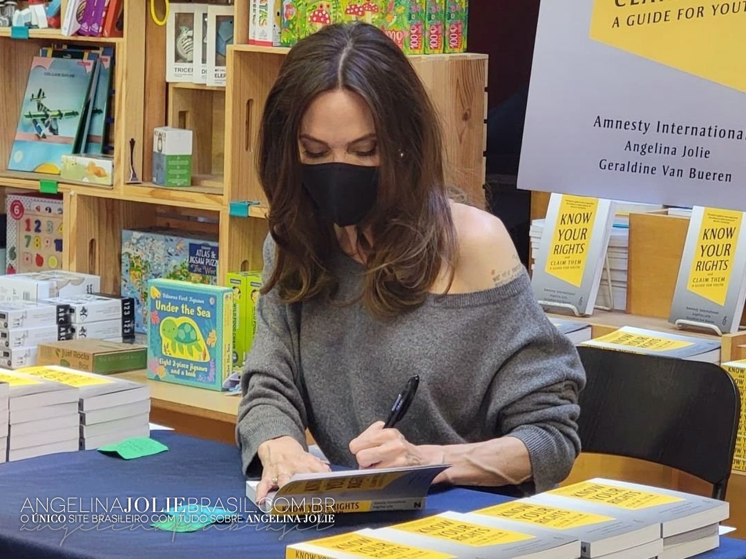 Eventos-2021-10-Outubro-AutografandoLivro-2-016.jpg