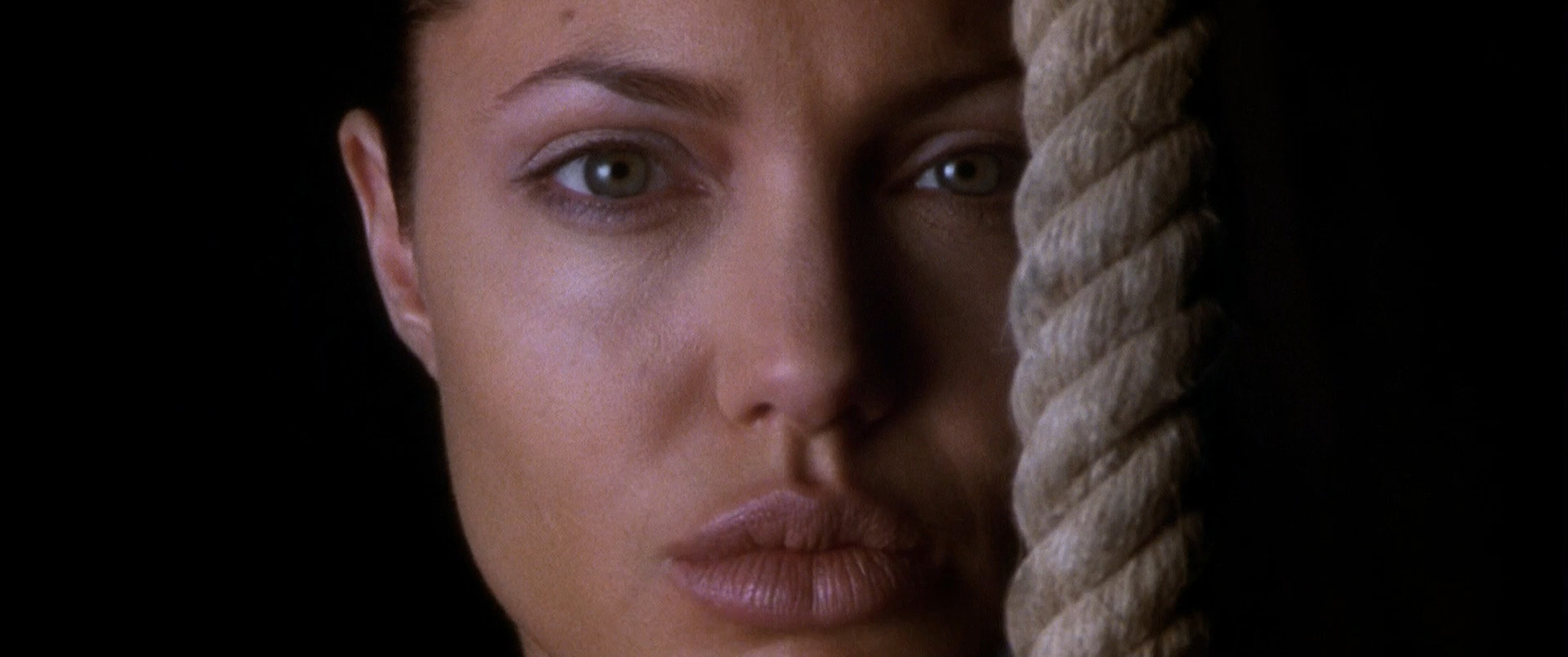 Filmes-2001-Lara-Croft-Tomb-Raider-Capturas-002.jpg