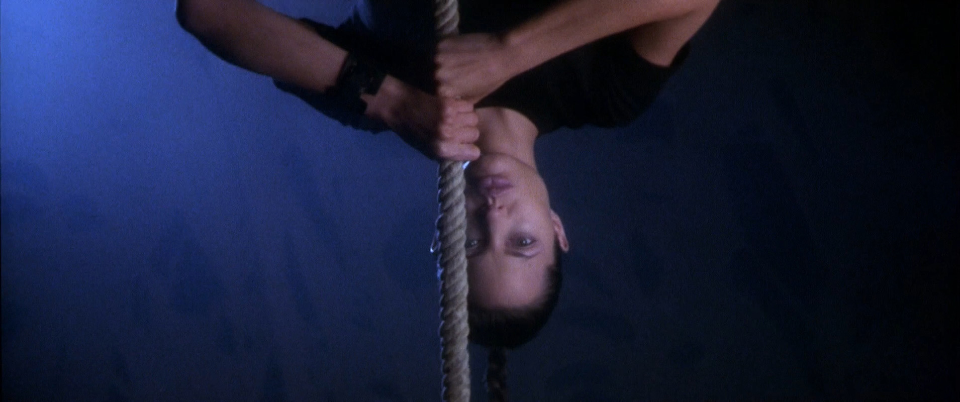 Filmes-2001-Lara-Croft-Tomb-Raider-Capturas-004.jpg