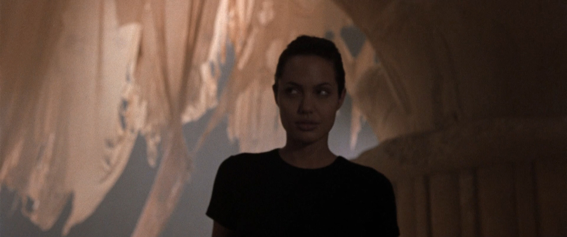 Filmes-2001-Lara-Croft-Tomb-Raider-Capturas-022.jpg