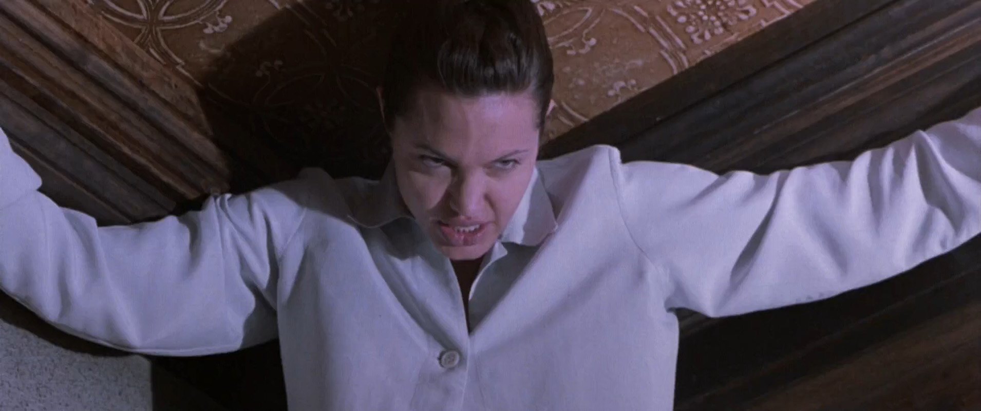 Filmes-2001-Lara-Croft-Tomb-Raider-Capturas-357.jpg