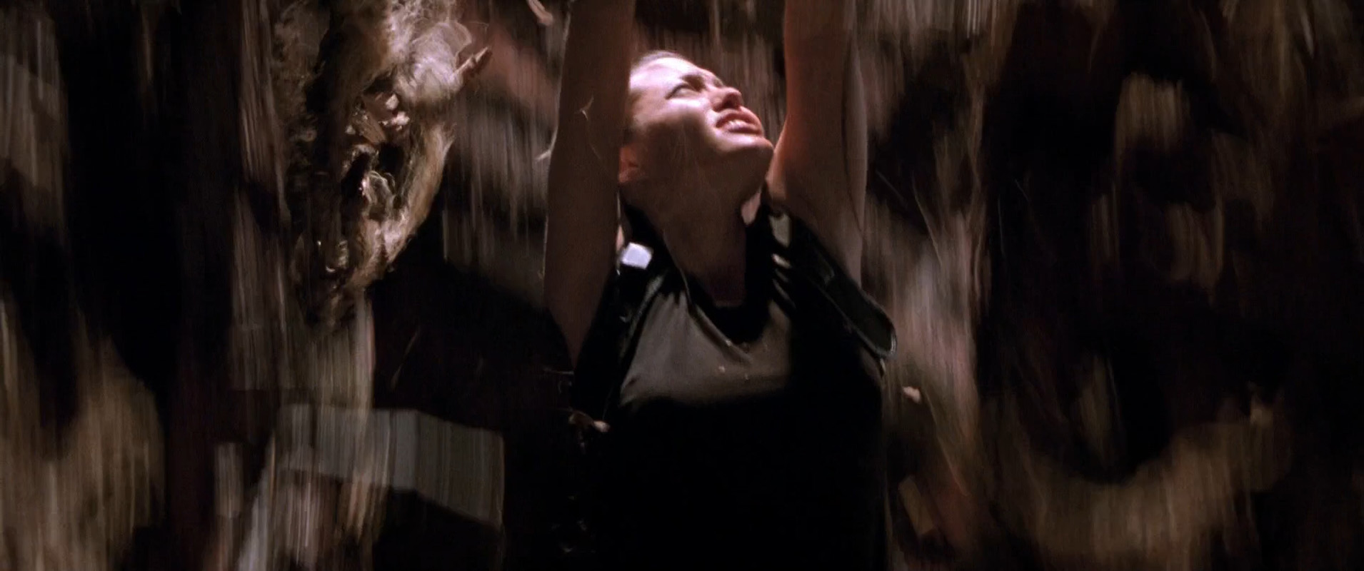 Filmes-2001-Lara-Croft-Tomb-Raider-Capturas-630.jpg