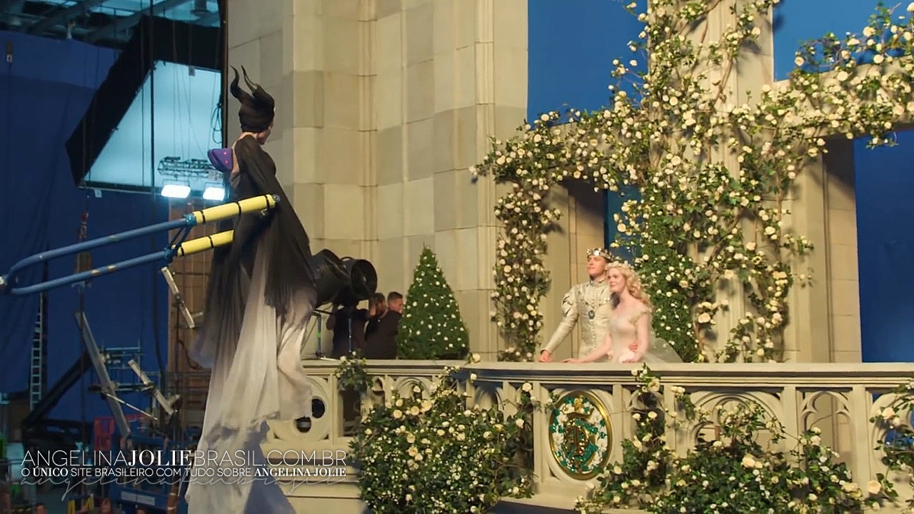 Filmes-2019-Maleficent2-BTS-Screencaps-001.jpg