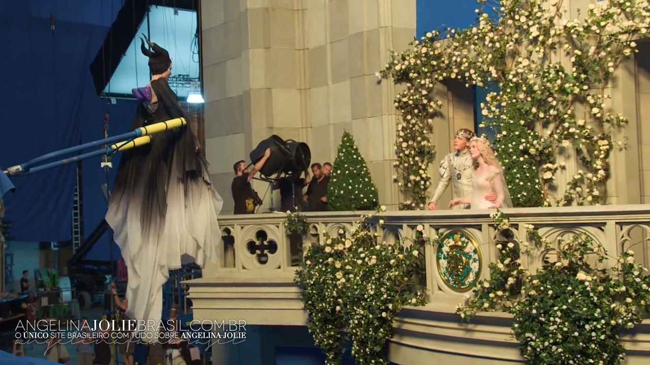 Filmes-2019-Maleficent2-BTS-Screencaps-002.jpg