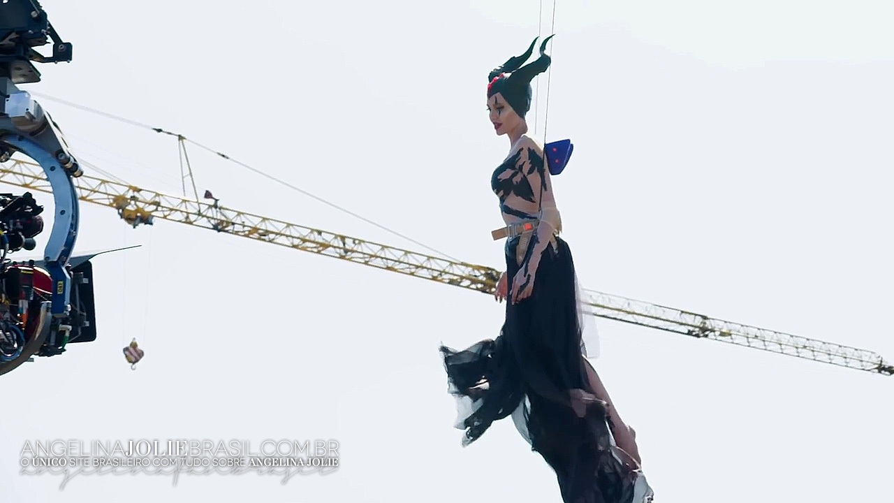 Filmes-2019-Maleficent2-BTS-Screencaps-045.jpg