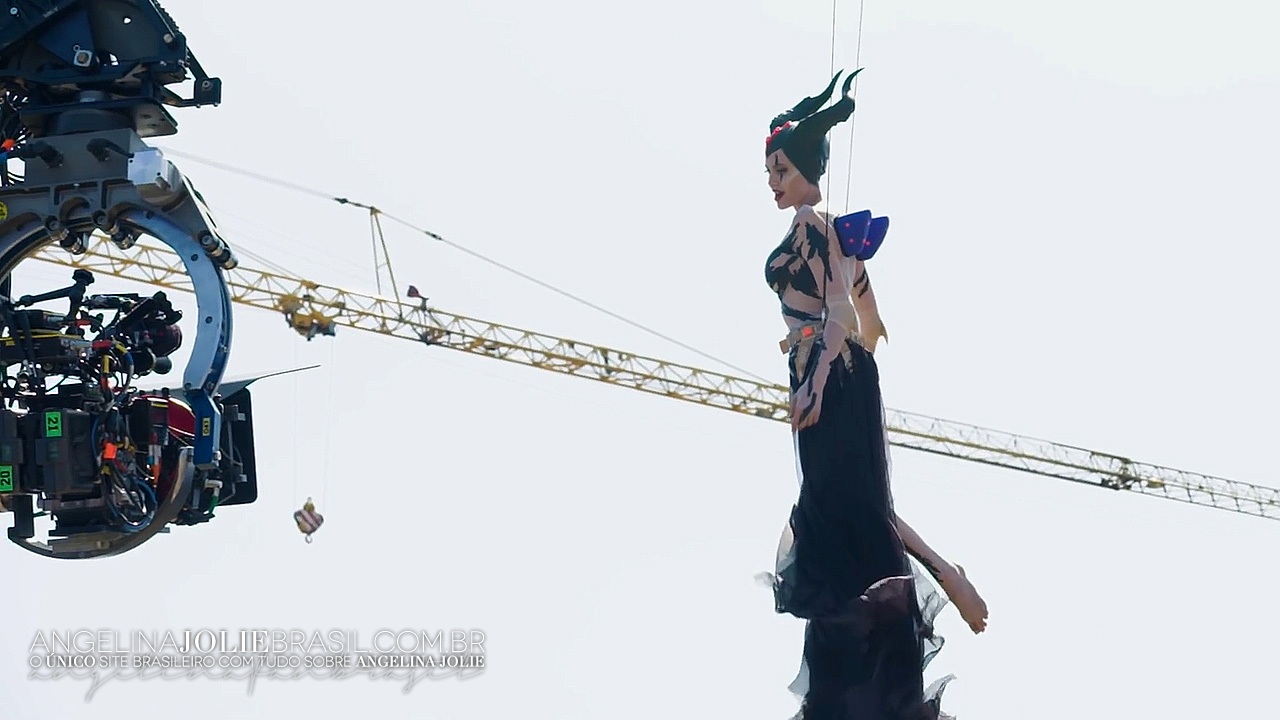 Filmes-2019-Maleficent2-BTS-Screencaps-046.jpg