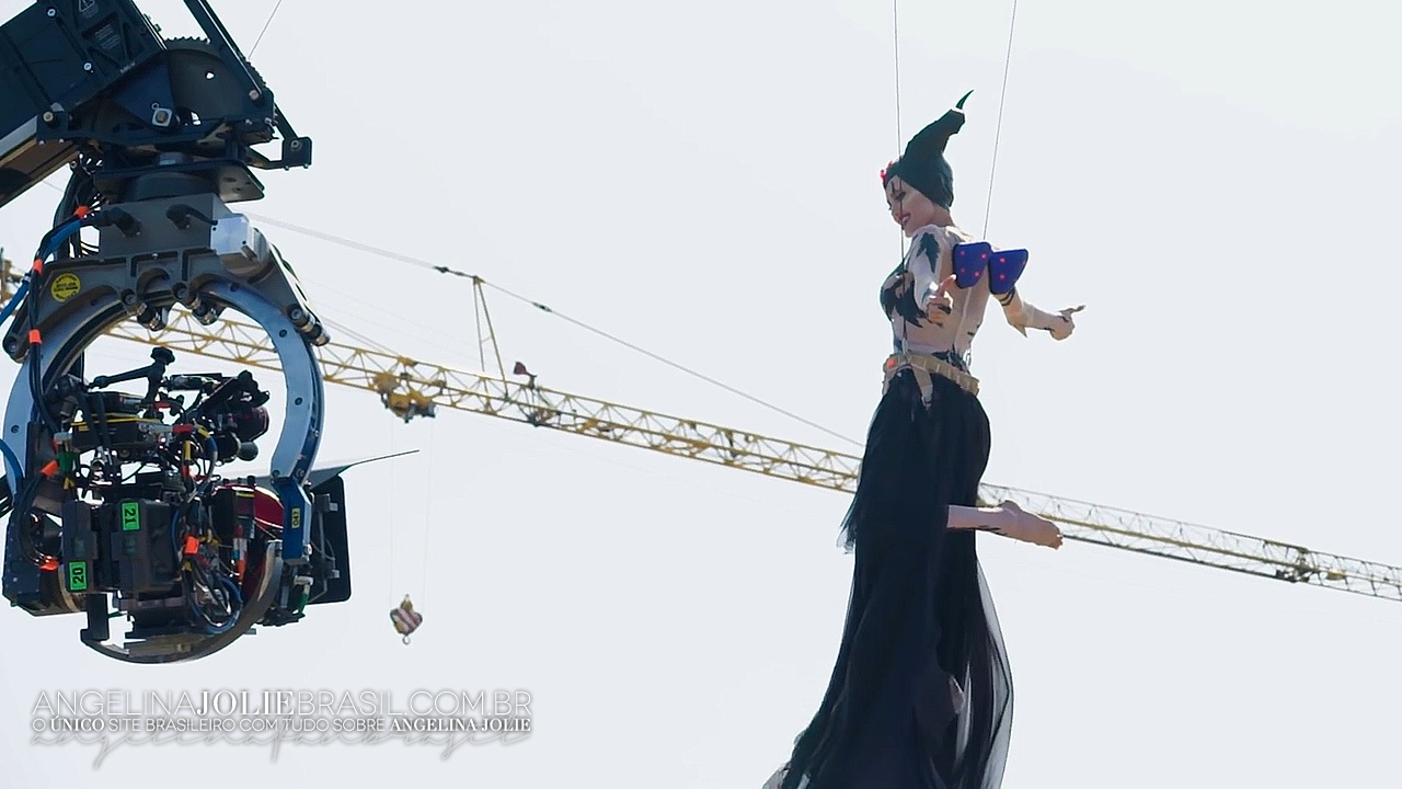 Filmes-2019-Maleficent2-BTS-Screencaps-048.jpg