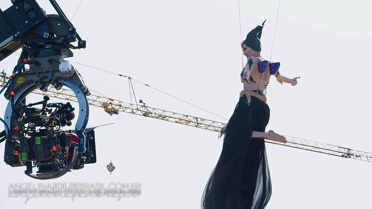 Filmes-2019-Maleficent2-BTS-Screencaps-049.jpg