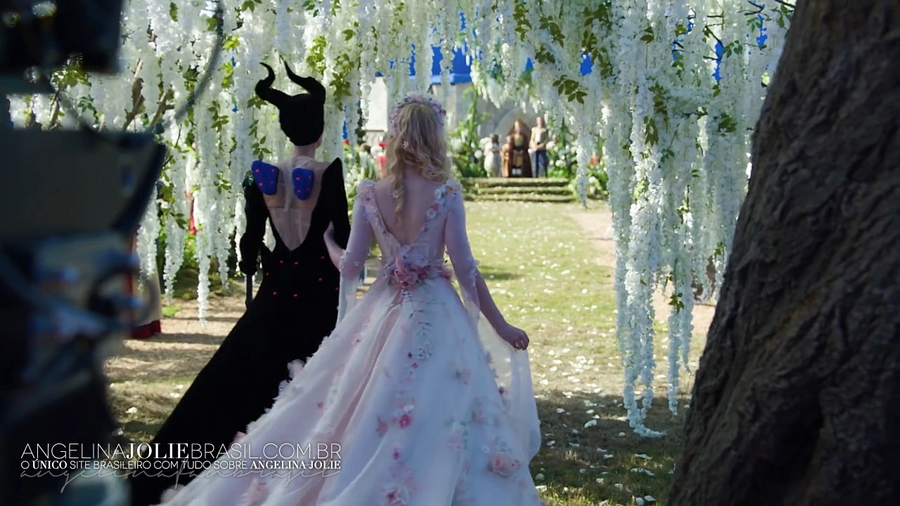 Filmes-2019-Maleficent2-BTS-Screencaps-063.jpg