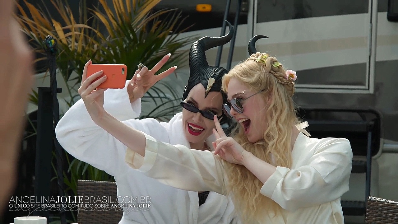 Filmes-2019-Maleficent2-BTS-Screencaps-086.jpg