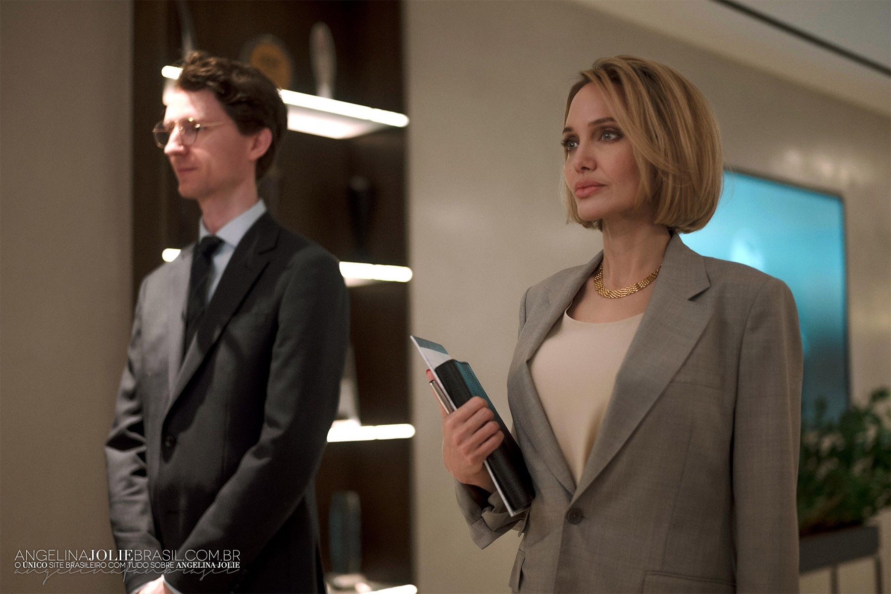 Filmes-Atriz-AnxiousPeople-Imagens-Oficiais-001.jpg