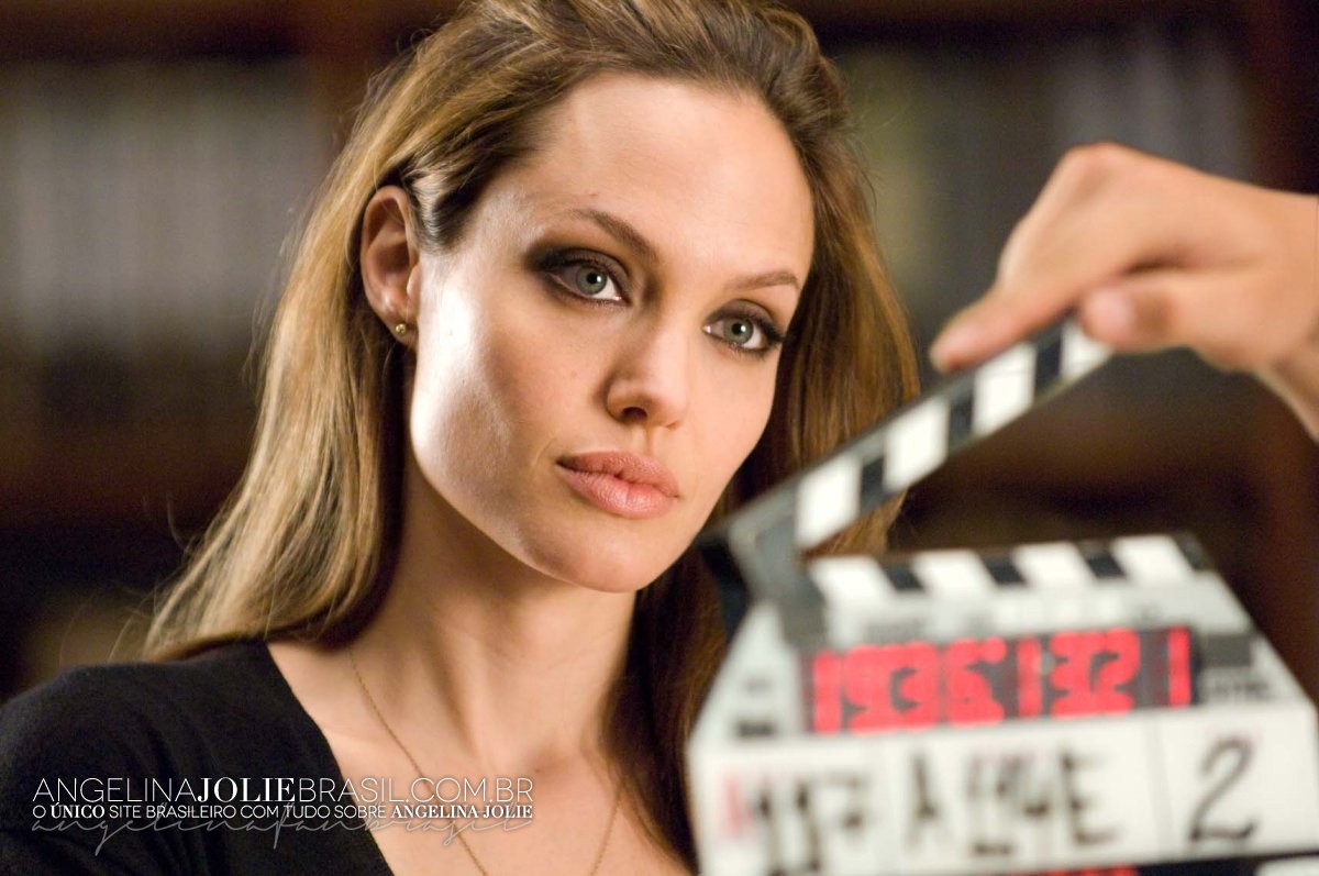 Артистки которые снимаются в фильмах. Анджелина Джоли. Анджелина Джоли фото. Анджелина Джоли шас. Анджелина Джоли на съемках.