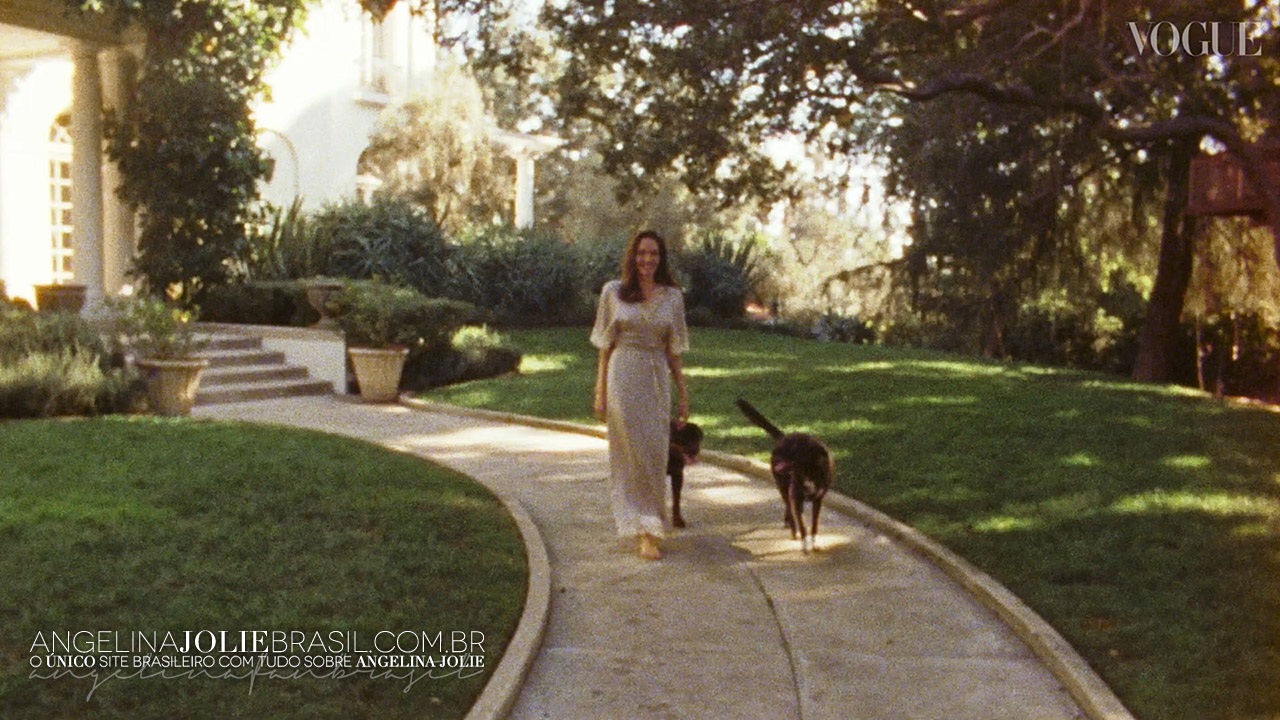 Screencaps-2021-VogueUK-InsideJolieHollywoodGarden-001.jpg