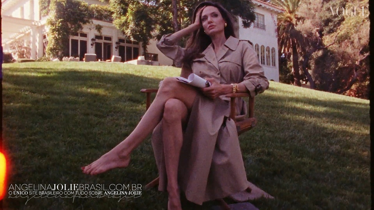 Screencaps-2021-VogueUK-InsideJolieHollywoodGarden-033.jpg