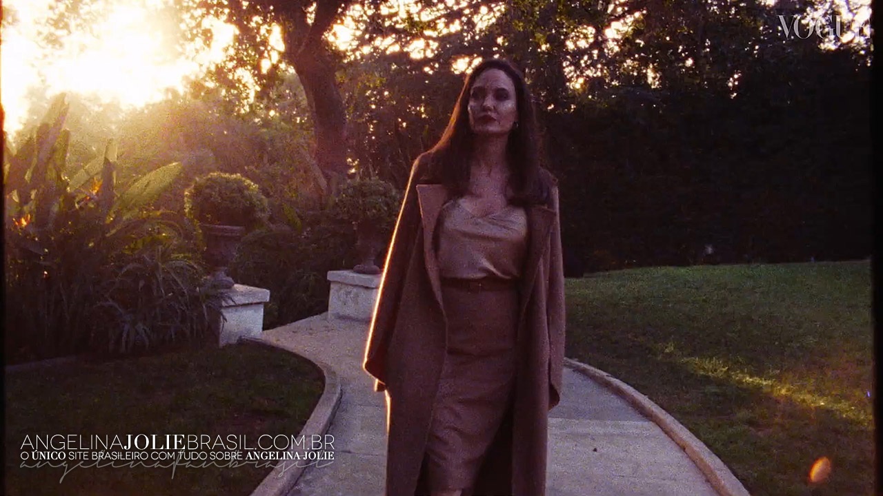 Screencaps-2021-VogueUK-InsideJolieHollywoodGarden-039.jpg