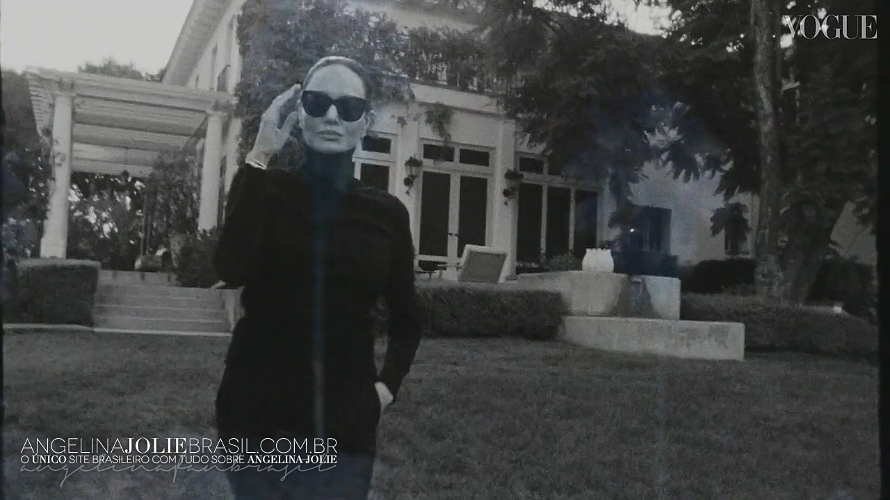 Screencaps-2021-VogueUK-InsideJolieHollywoodGarden-045.jpg