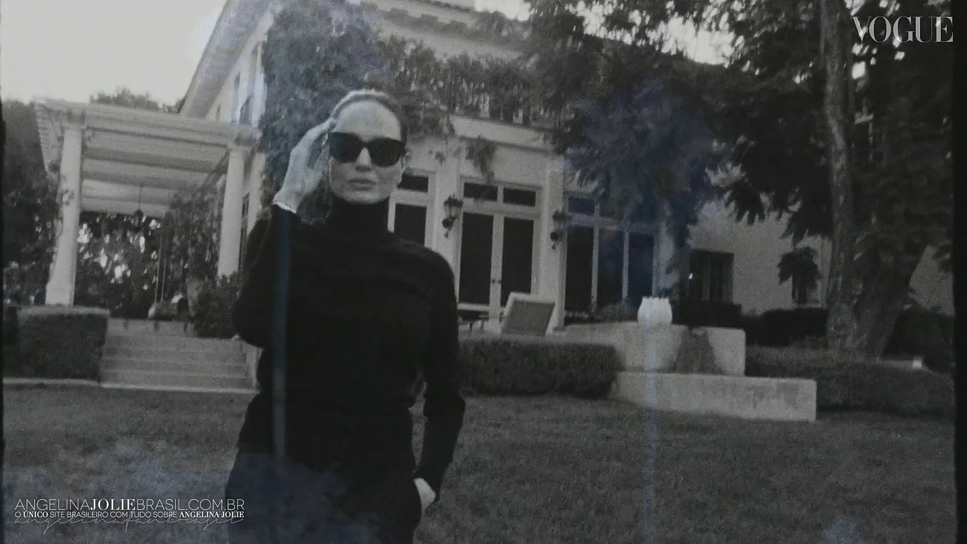 Screencaps-2021-VogueUK-InsideJolieHollywoodGarden-046.jpg