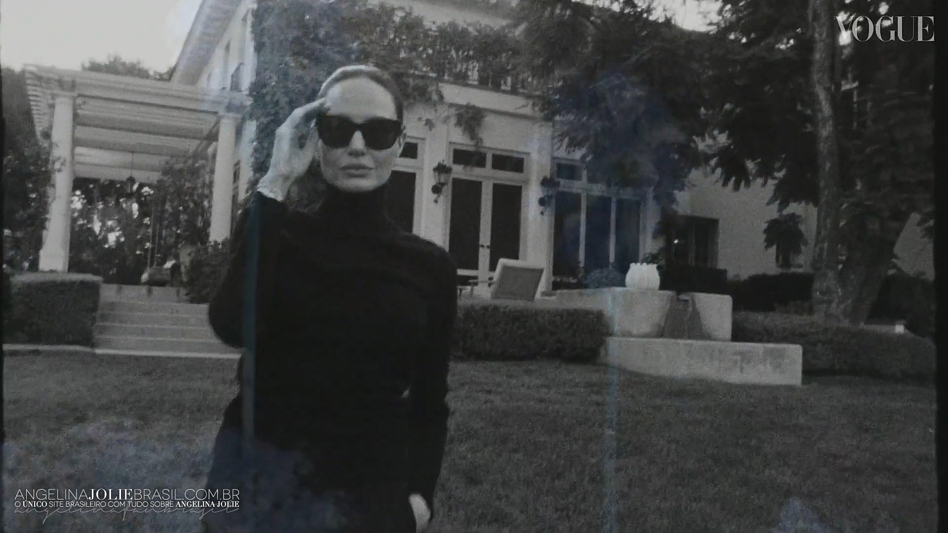 Screencaps-2021-VogueUK-InsideJolieHollywoodGarden-047.jpg