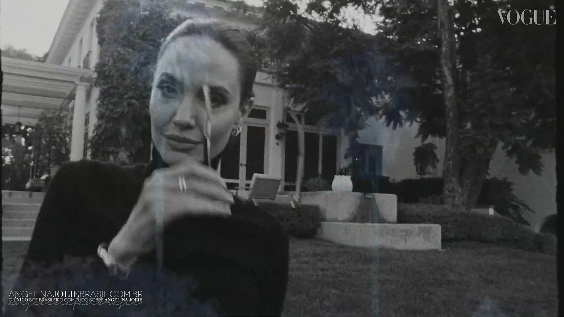 Screencaps-2021-VogueUK-InsideJolieHollywoodGarden-051.jpg