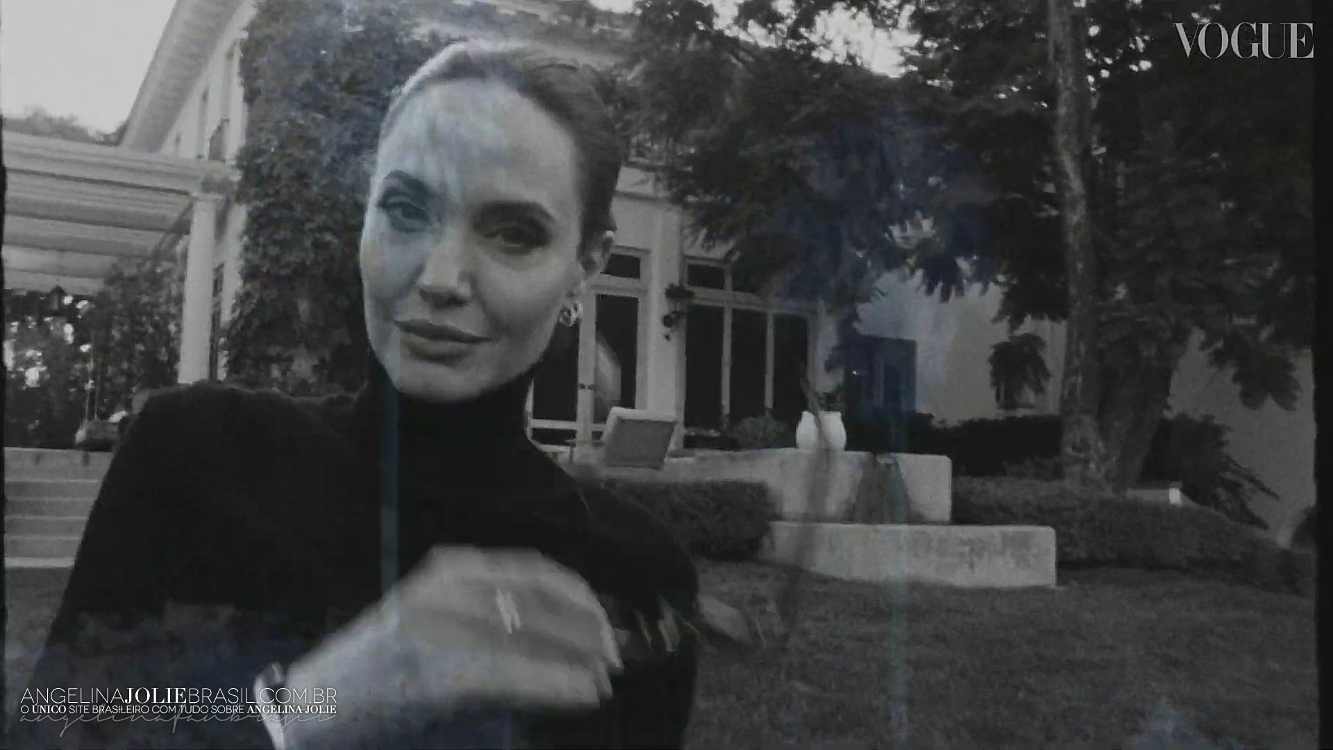 Screencaps-2021-VogueUK-InsideJolieHollywoodGarden-052.jpg