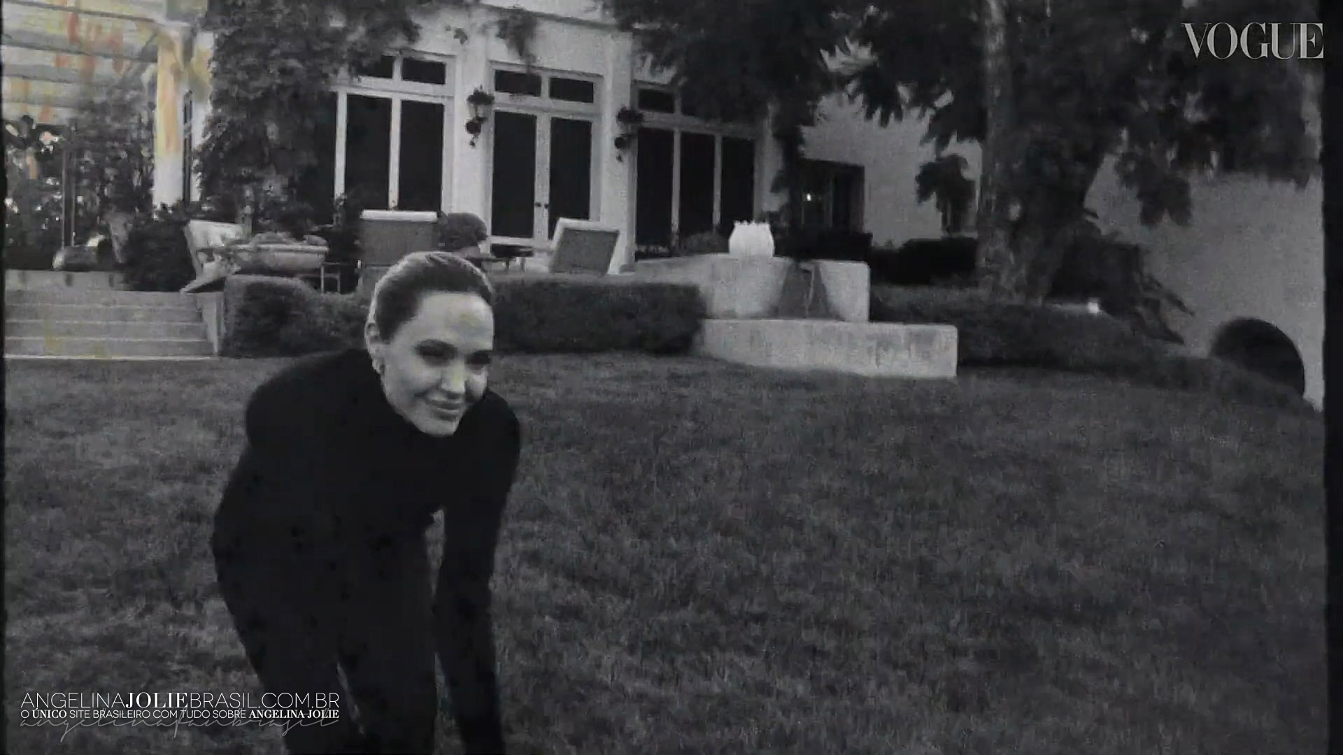 Screencaps-2021-VogueUK-InsideJolieHollywoodGarden-058.jpg