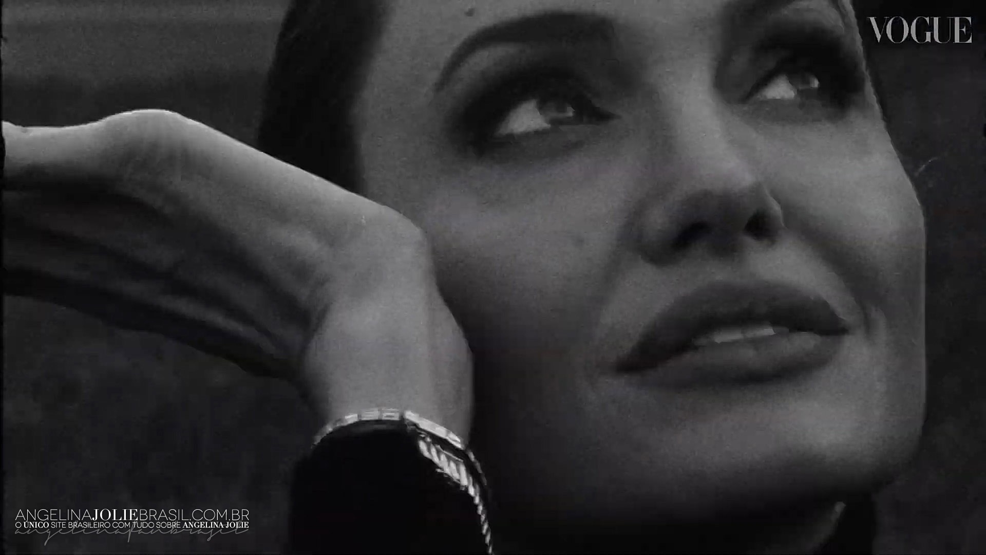 Screencaps-2021-VogueUK-InsideJolieHollywoodGarden-063.jpg