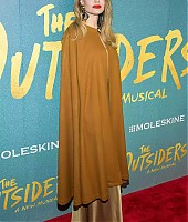 Eventos-2024-04-Abril-Premiere-The_Outsiders-001.jpg