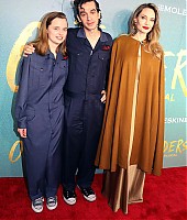 Eventos-2024-04-Abril-Premiere-The_Outsiders-040.jpg
