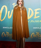 Eventos-2024-04-Abril-Premiere-The_Outsiders-050.jpg