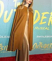 Eventos-2024-04-Abril-Premiere-The_Outsiders-114.jpg