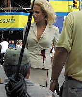 Filmes-2002-LifeOrSomethingLikeIt-Sets5-007.jpg