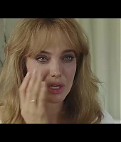 Filmes-2015-ByTheSea-Featurette-GimmeShelter-035.jpg