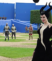 Filmes-2019-Maleficent2-BTS-Screencaps-008.jpg