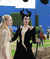 Filmes-2019-Maleficent2-BTS-Screencaps-011.jpg