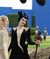 Filmes-2019-Maleficent2-BTS-Screencaps-012.jpg