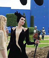 Filmes-2019-Maleficent2-BTS-Screencaps-013.jpg