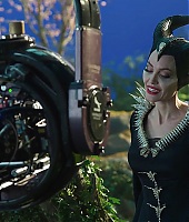 Filmes-2019-Maleficent2-BTS-Screencaps-016.jpg