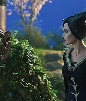 Filmes-2019-Maleficent2-BTS-Screencaps-018.jpg