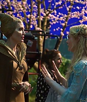 Filmes-2019-Maleficent2-BTS-Screencaps-020.jpg