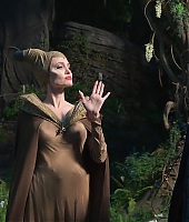 Filmes-2019-Maleficent2-BTS-Screencaps-023.jpg