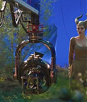 Filmes-2019-Maleficent2-BTS-Screencaps-030.jpg