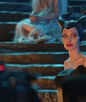 Filmes-2019-Maleficent2-BTS-Screencaps-039.jpg