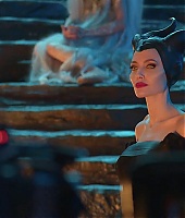 Filmes-2019-Maleficent2-BTS-Screencaps-040.jpg