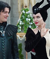 Filmes-2019-Maleficent2-BTS-Screencaps-055.jpg