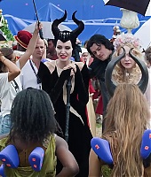 Filmes-2019-Maleficent2-BTS-Screencaps-068.jpg