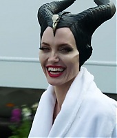 Filmes-2019-Maleficent2-BTS-Screencaps-080.jpg