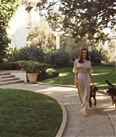 Screencaps-2021-VogueUK-InsideJolieHollywoodGarden-002.jpg