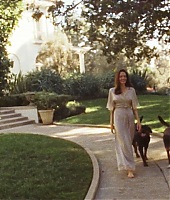 Screencaps-2021-VogueUK-InsideJolieHollywoodGarden-003.jpg