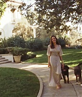 Screencaps-2021-VogueUK-InsideJolieHollywoodGarden-004.jpg